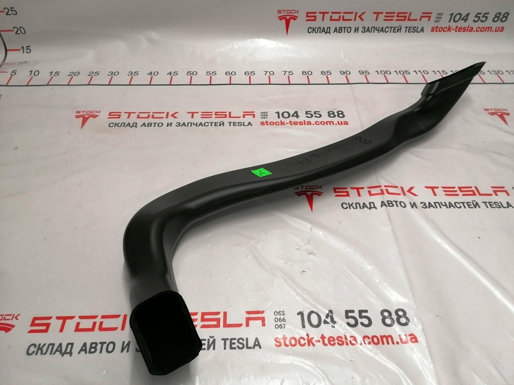 2 Conduit de chauffage pour la 2ème rangée de sièges droite Tesla Model X 1064062-00-A